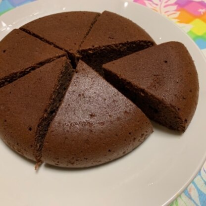 炊飯器で初めてチョコケーキ作りました！
めちゃ簡単で、ケーキモードで50分程でいい感じに美味しく出来ました♫またリピしたいです^_^